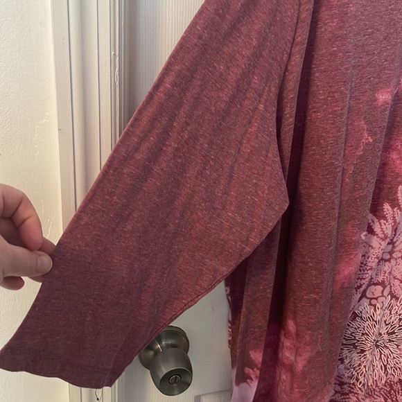 Ave Leisure- Floral Design Tee- 30/32 - Picture 4 of 6